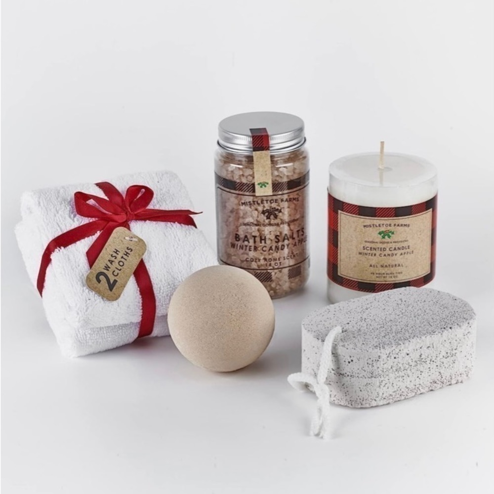 Final $ NWT Mistletoe Farms Winter Candy Apple 6 Piece Spa Set